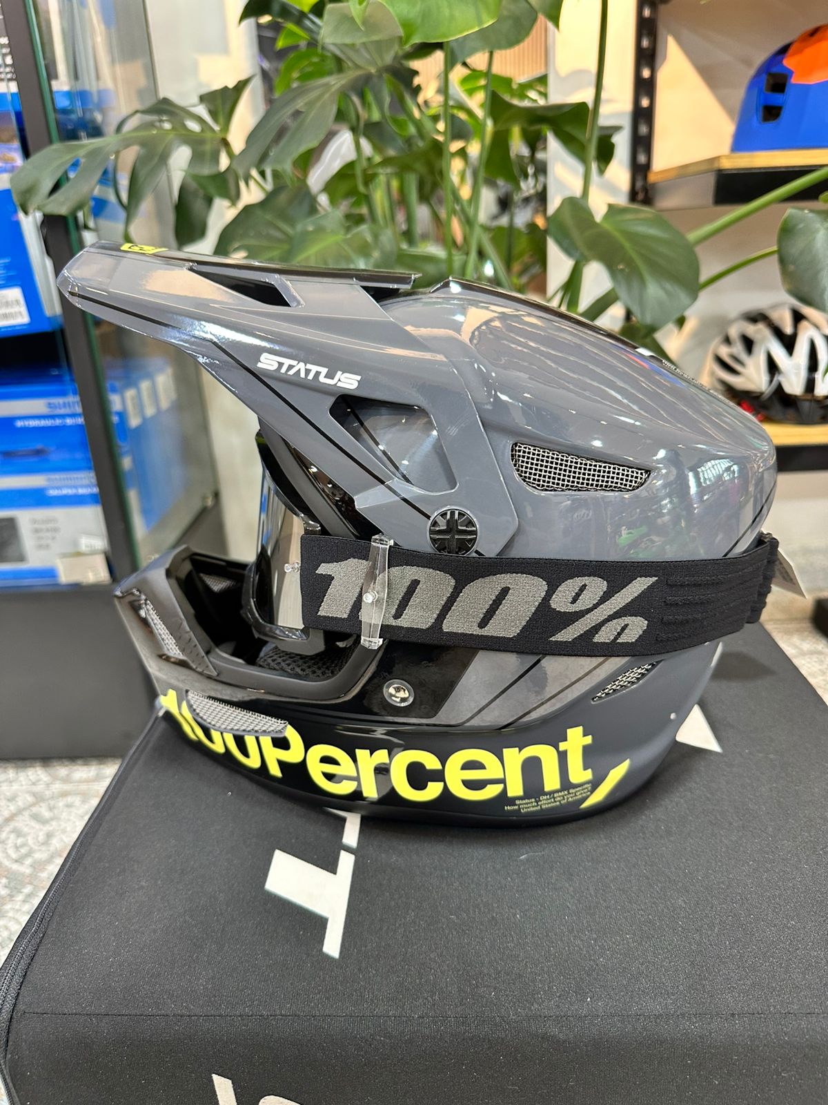 Casco Full Face 100% Status Gris Negro