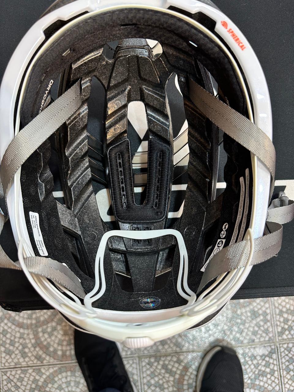 Casco GIRO Aries Spherical