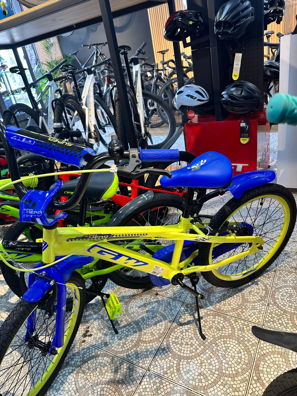 GW SUPER HERO 20P NIÑO