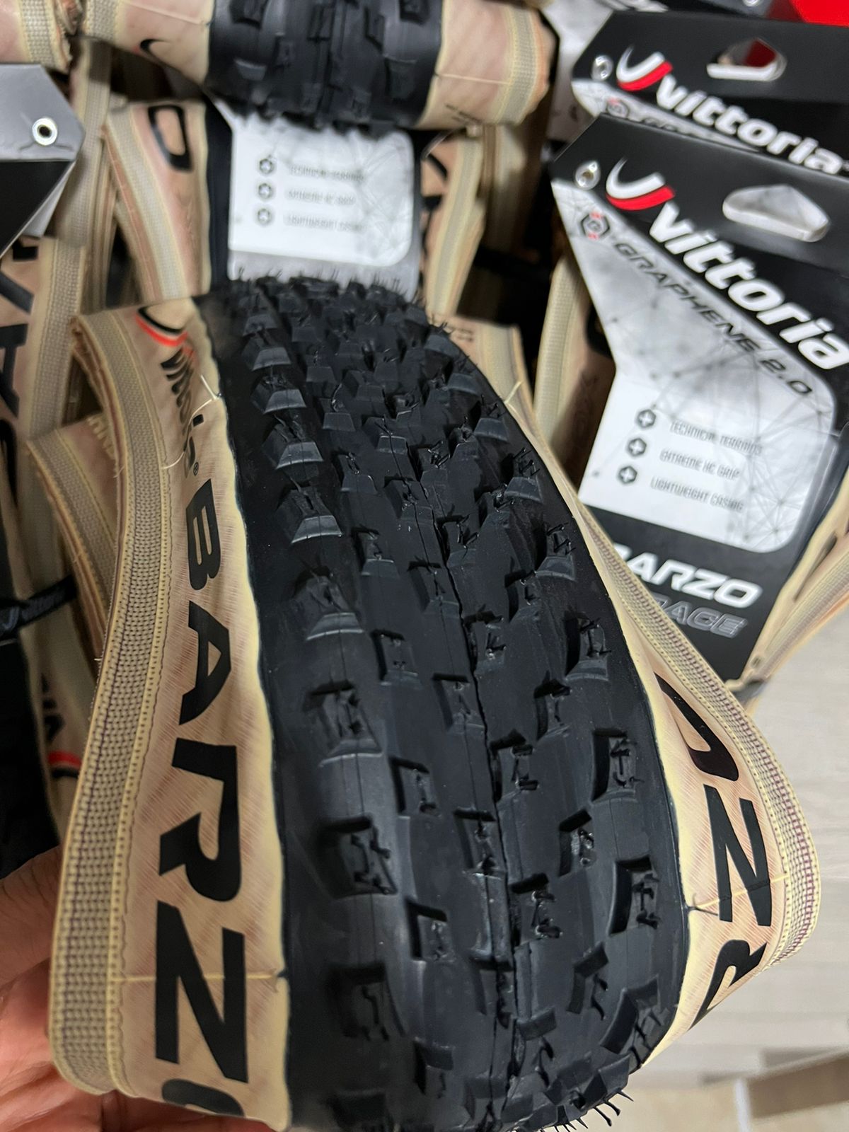 Llanta VITTORIA Barzo 29x2.25 / 4C Grafeno 2.0 / Cubierta XC Race / Tubeless Ready (TLR) / Color Beige