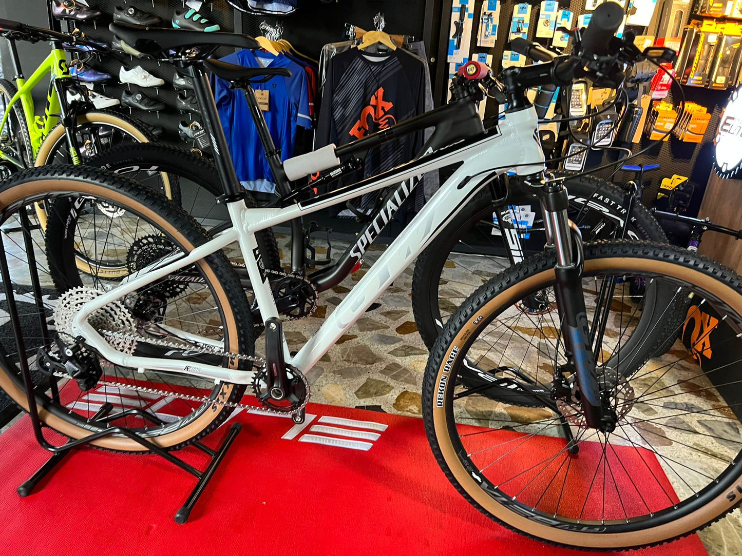 BICICLETA HYENA GW MTB RIN 29 SHIMANO DEORE 12 VELOCIDADES BLANCA TALLA M