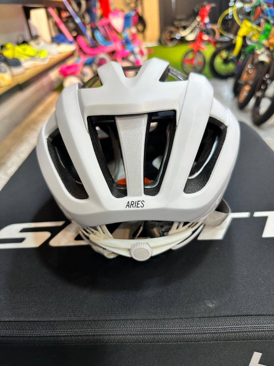 Casco GIRO Aries Spherical