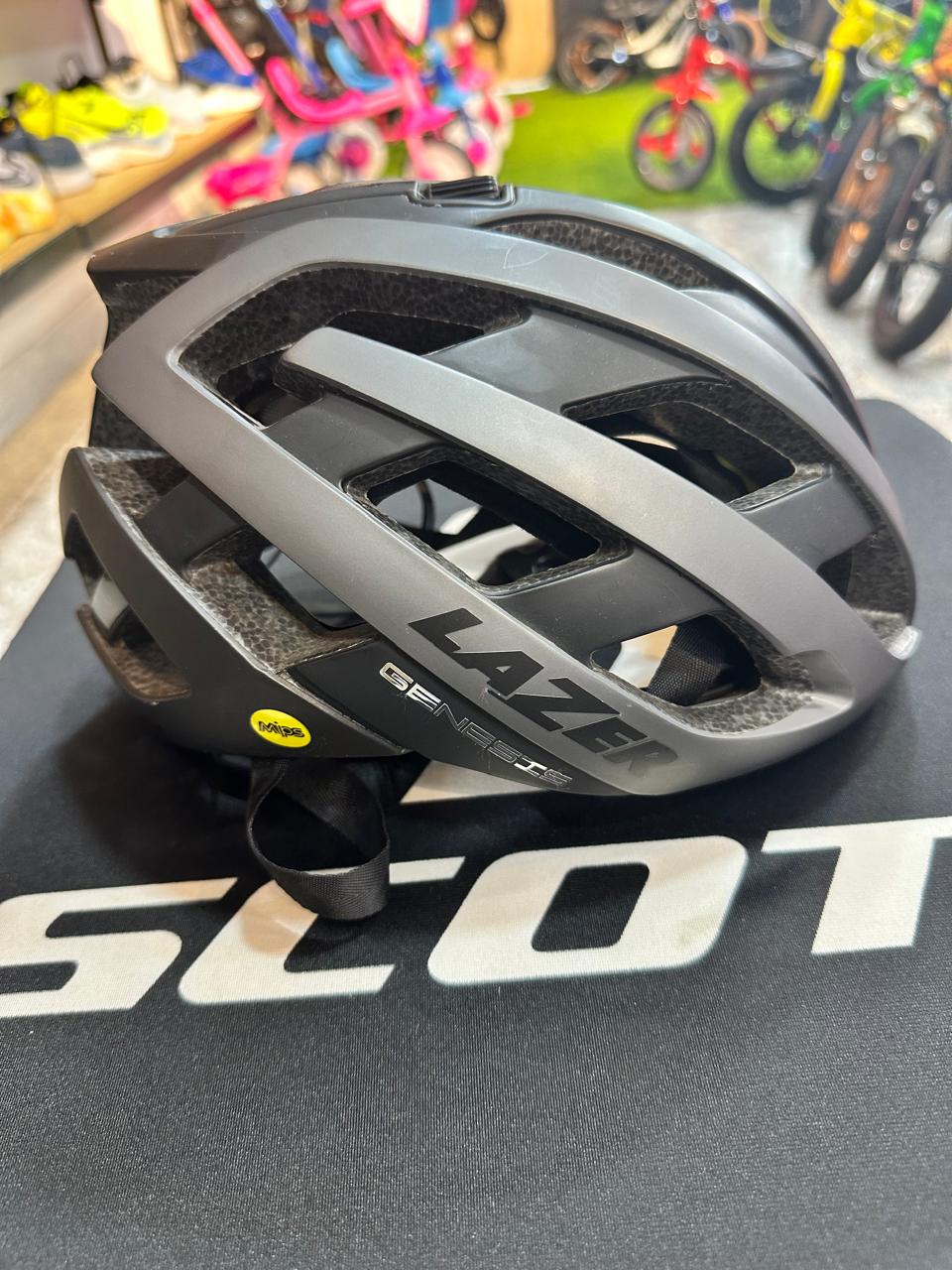 Casco LAZER Genesis MIPS