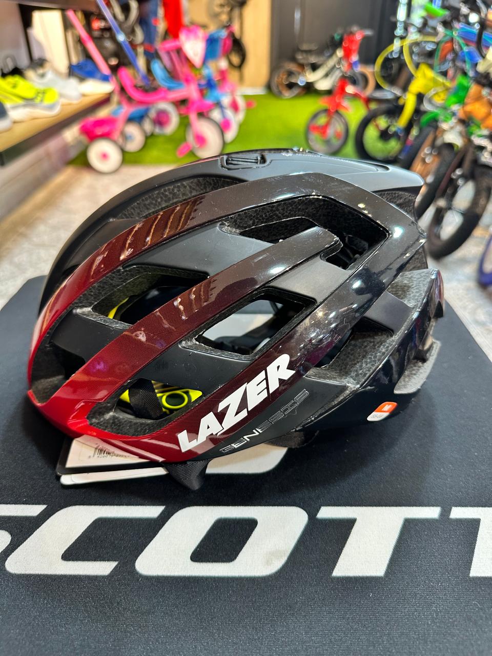 Casco LAZER Genesis MIPS RED
