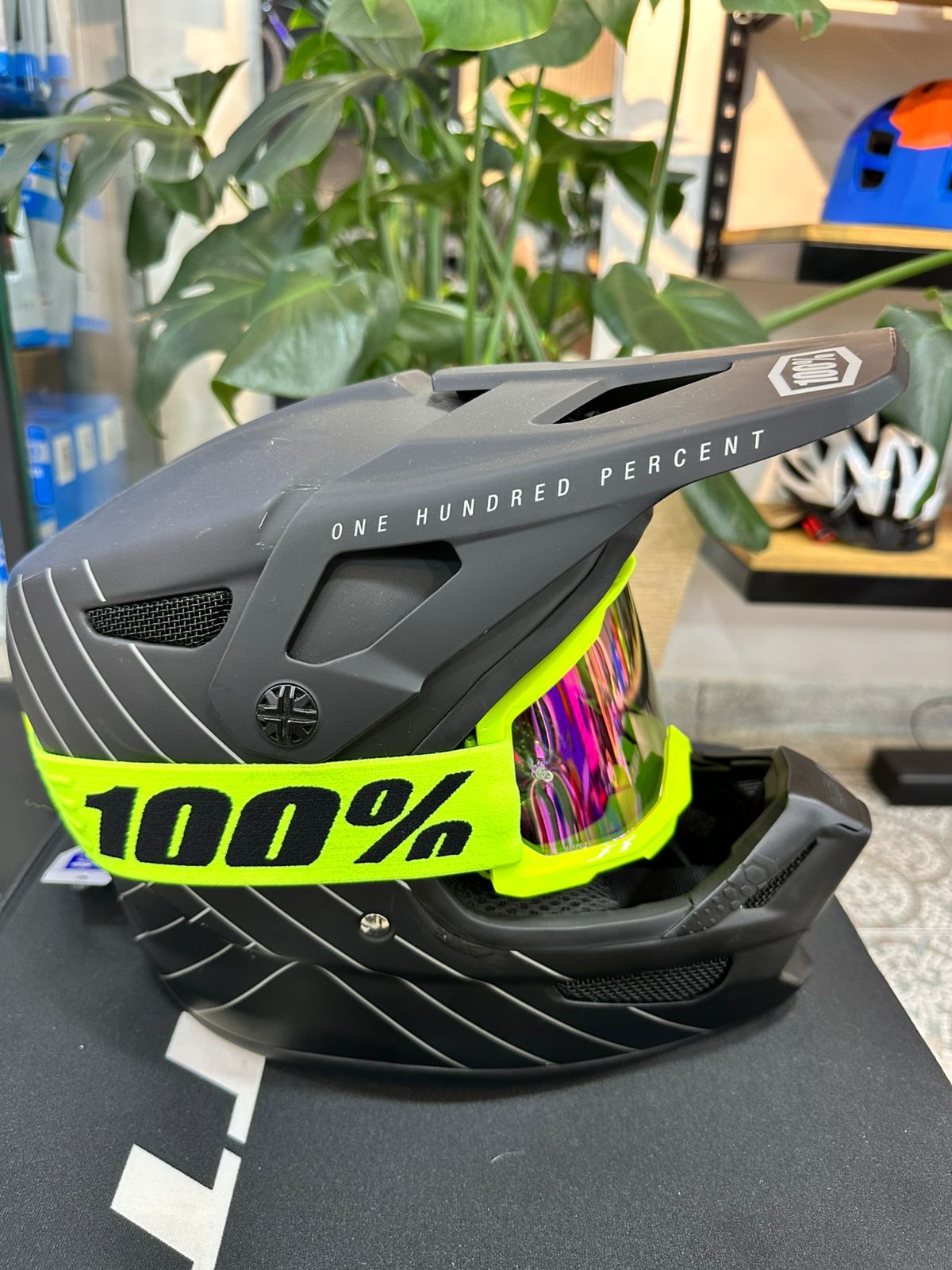 Casco Full Face 100% Status Negro Mate