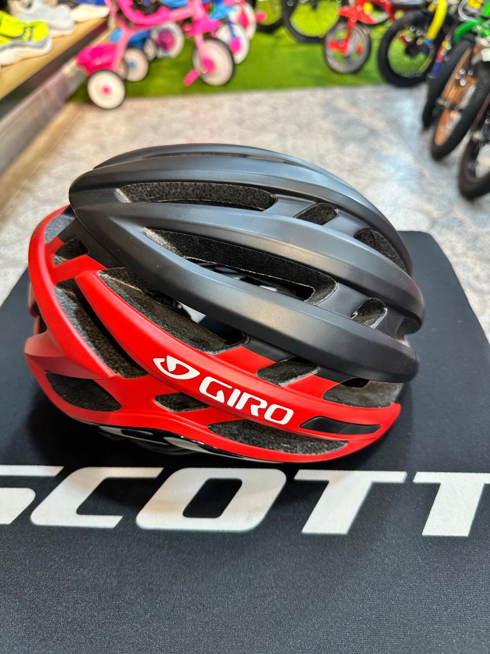 Casco GIRO Agilis  Negro/Rojo