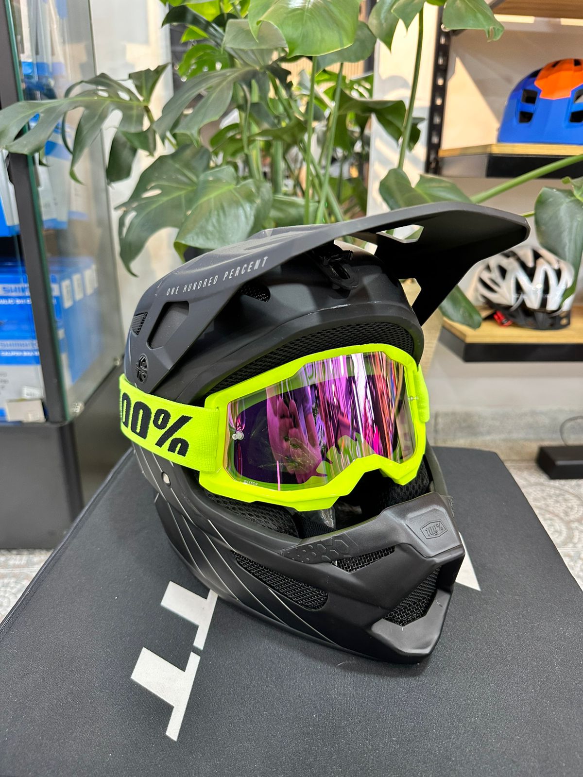 Casco Full Face 100% Status Negro Mate