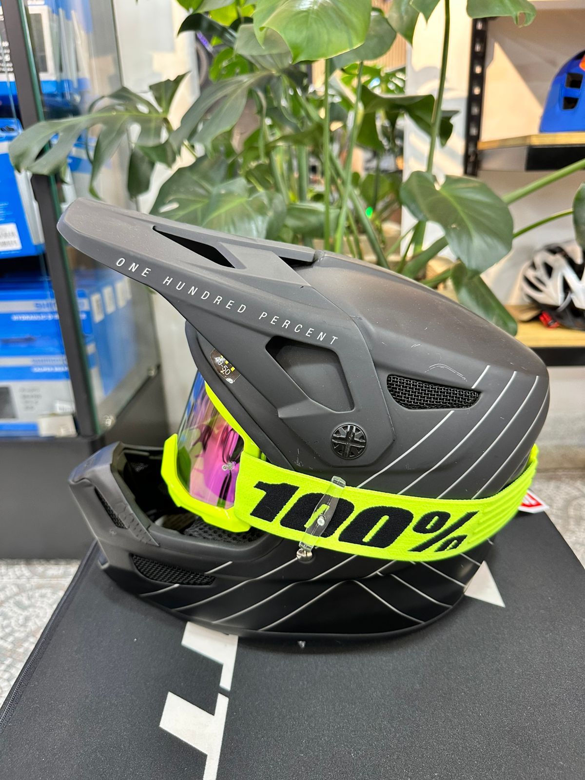 Casco Full Face 100% Status Negro Mate