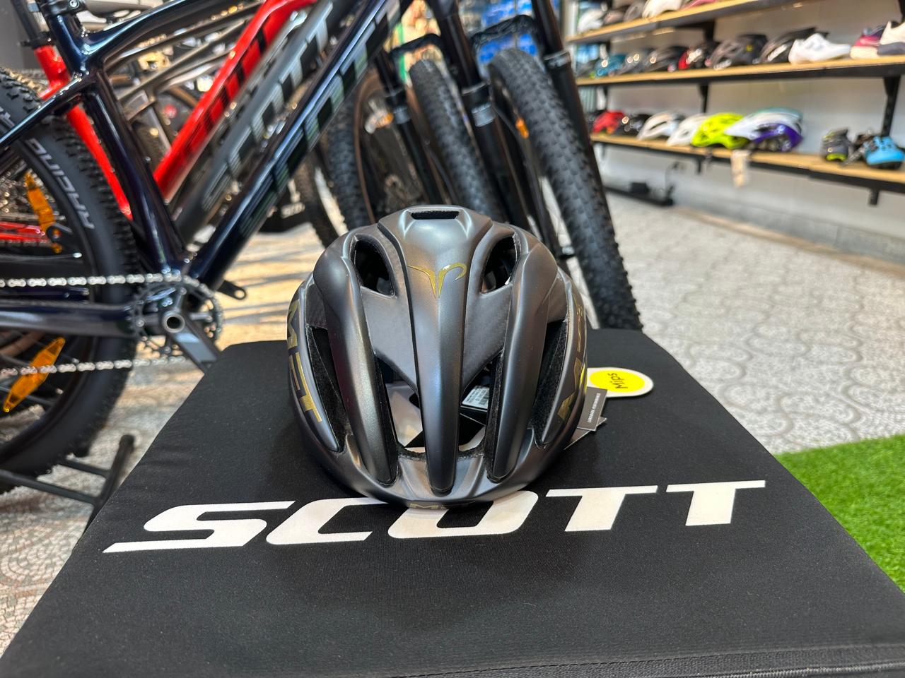 MET Trenta 3K Carbon MIPS