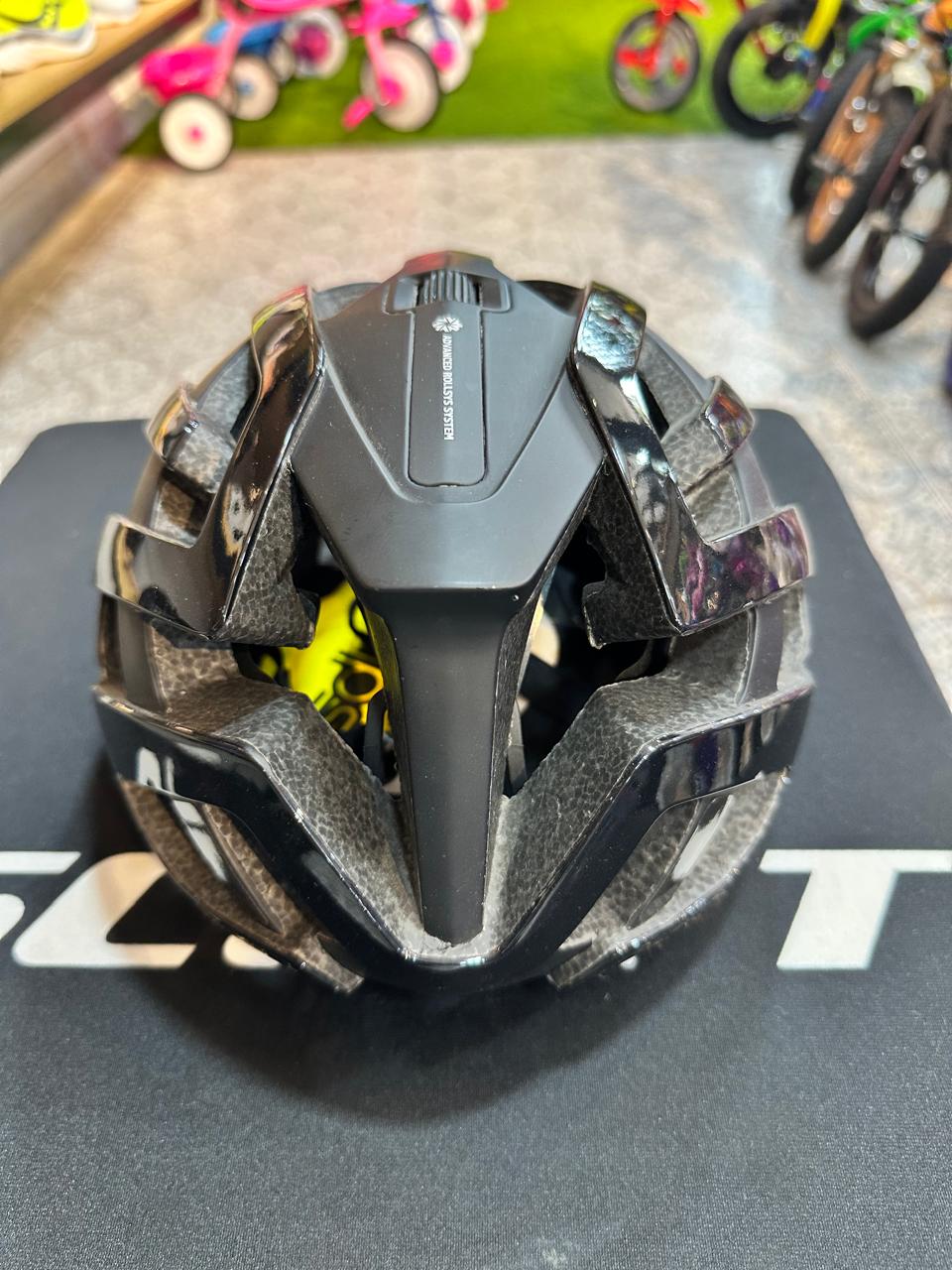 Casco LAZER Genesis MIPS RED