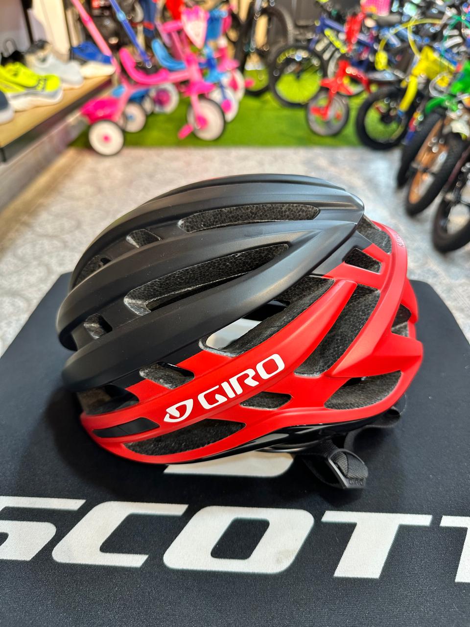 Casco GIRO Agilis  Negro/Rojo