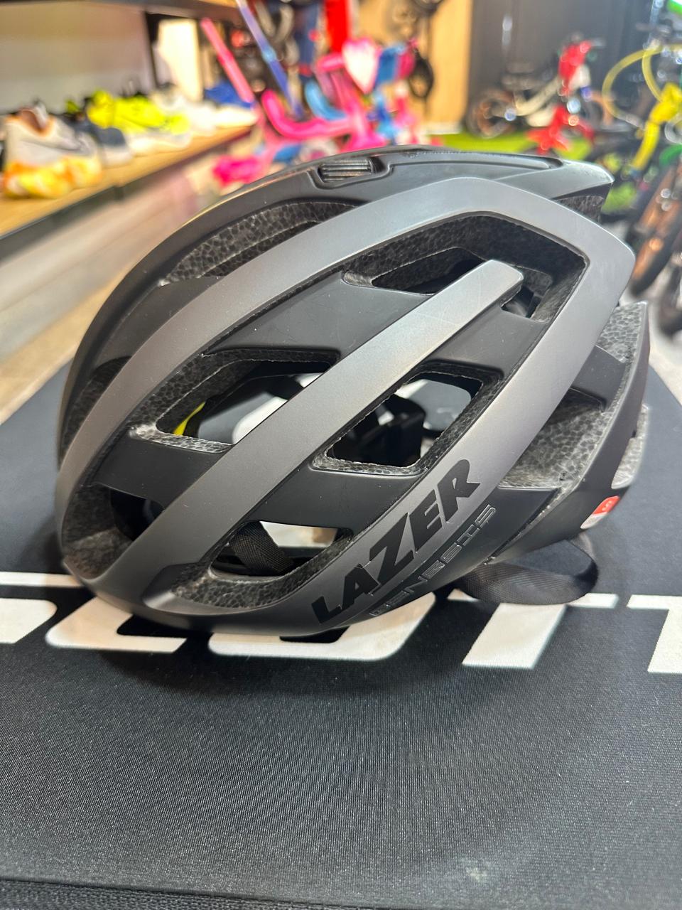 Casco LAZER Genesis MIPS
