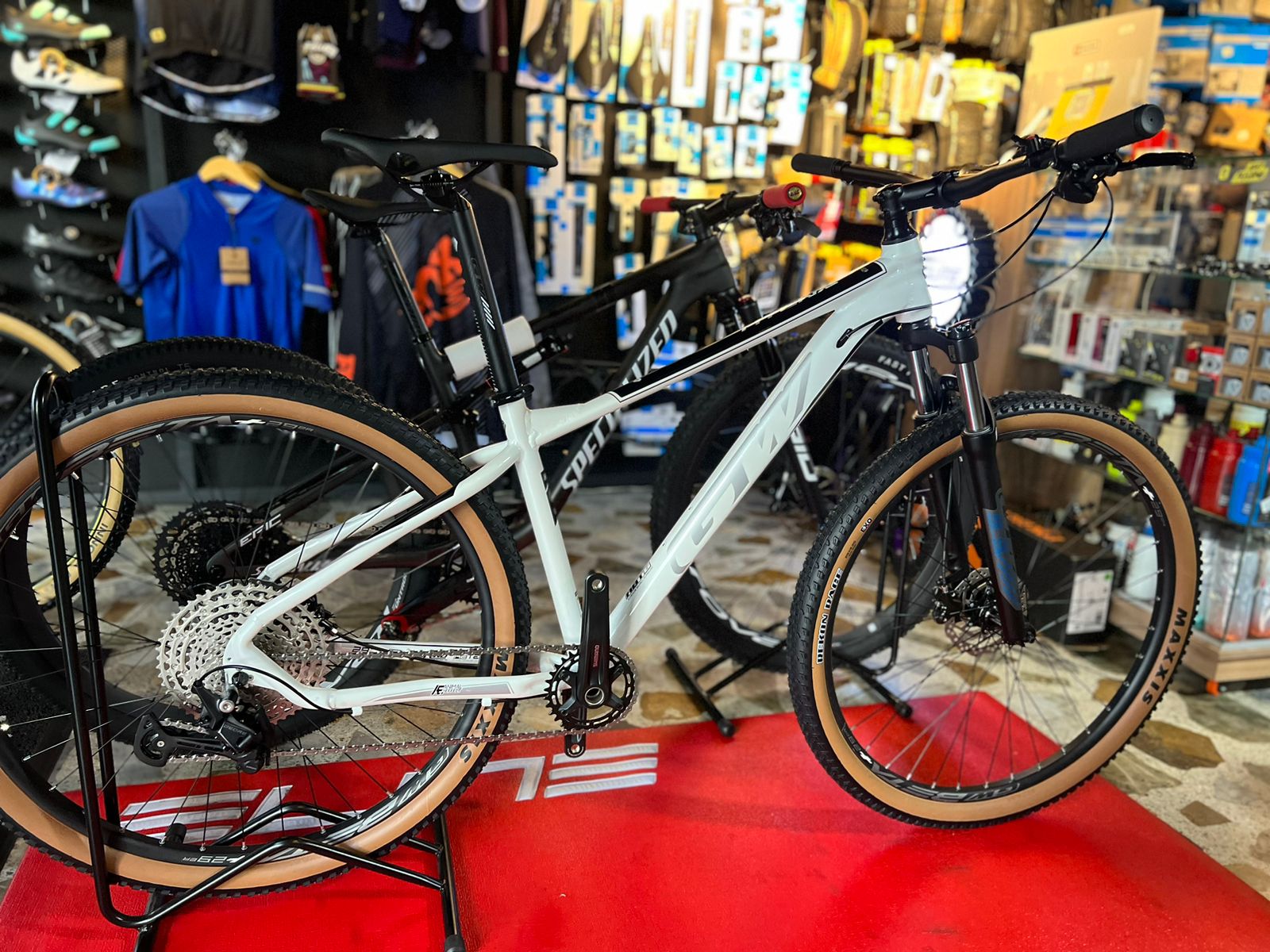 BICICLETA HYENA GW MTB RIN 29 SHIMANO DEORE 12 VELOCIDADES BLANCA